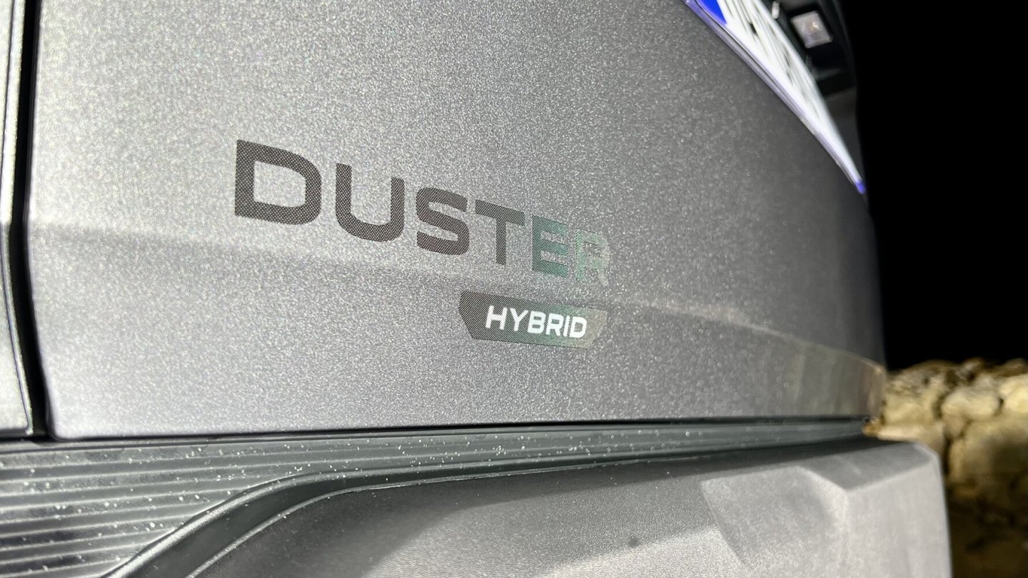 Erstmals gibt es den Dacia Duster auch als Hybrid.