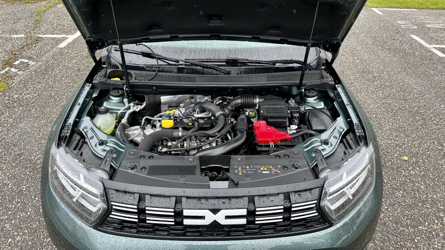 Der Dreizlyinder verbrennt Supersprit und LPG gleichermaßen.