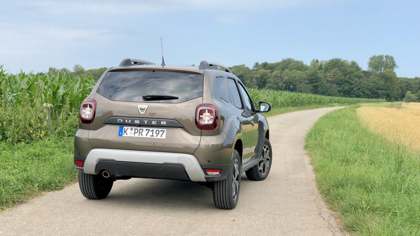 Auch am Heck zeigt der Dacia Duster eigenen Charakter.