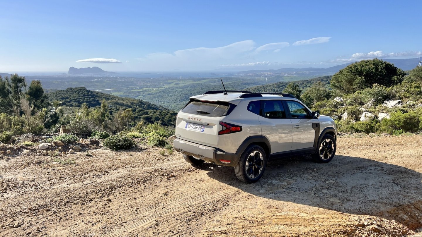 Höhen und Tiefen: Der Hybrid ist sparsamer, aber teurer.