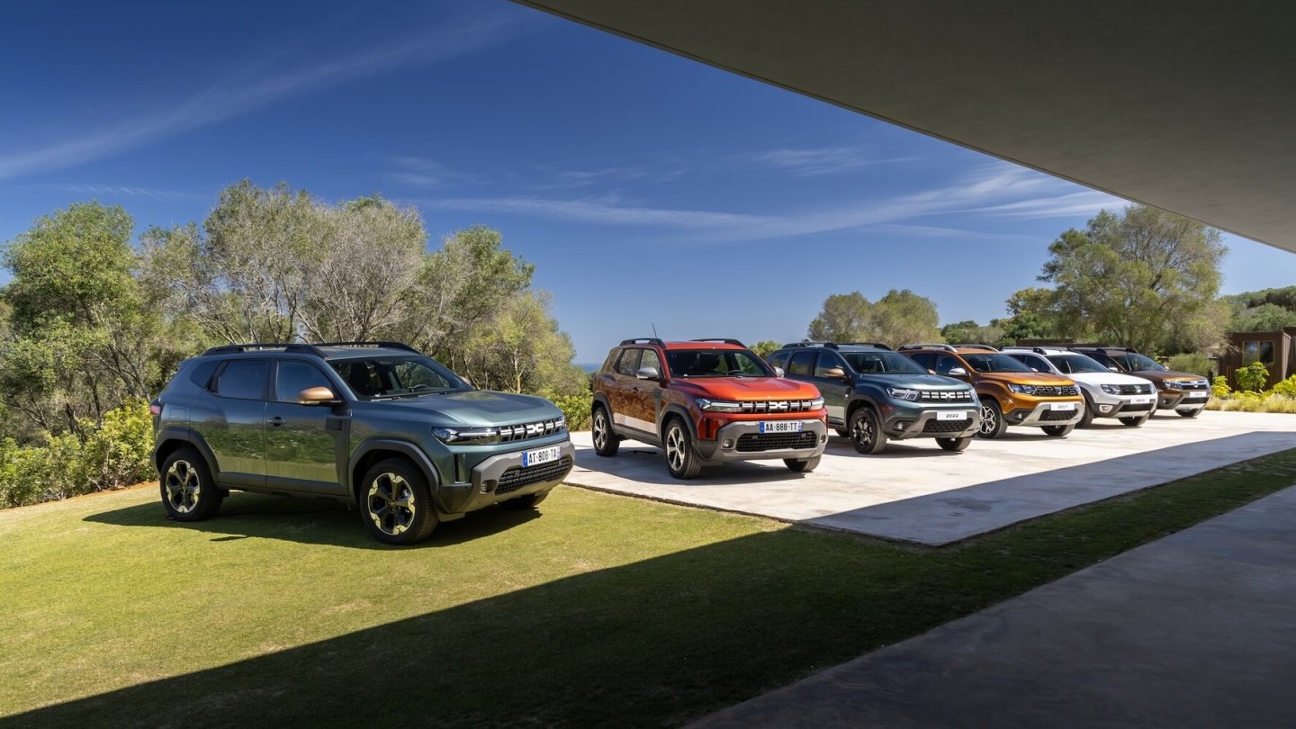 Die Dacia-Duster-Evolution. Links die aktuelle Generation des Bestsellers.