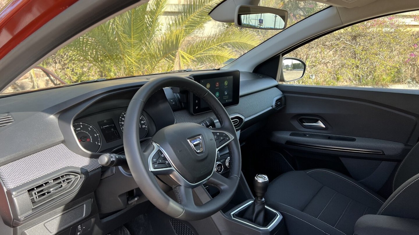 Leider bietet Dacia den Jogger aktuell nur mit Schaltgetriebe an.