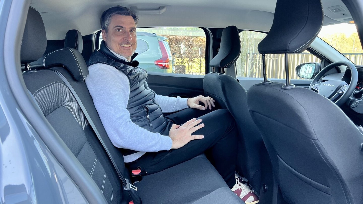 Viel Spielraum bietet der Sandero im Fond, weniger am Verhandlungstisch.