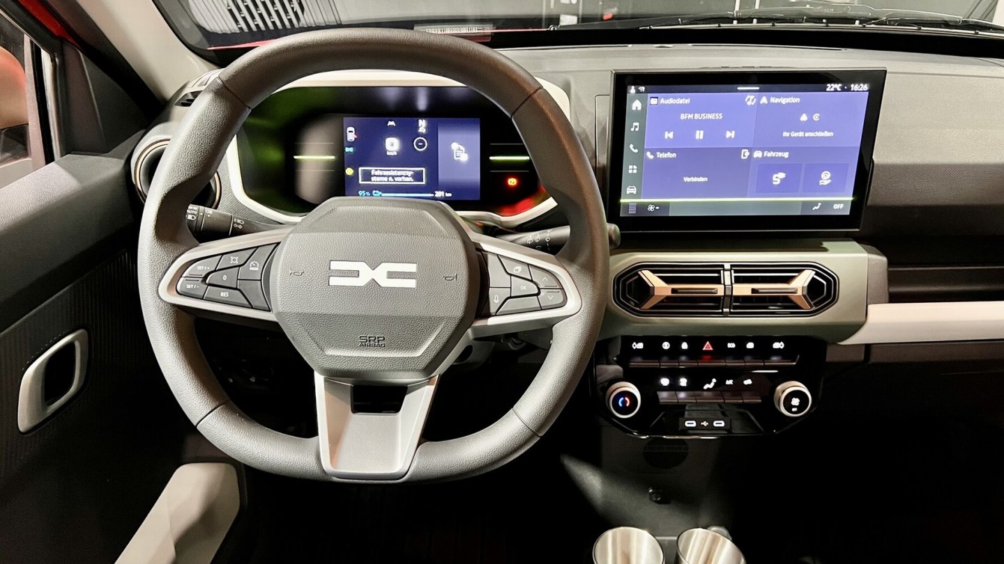 Die digitalen Instrumente sind Serie, das 10-Zoll-Display nu beim Extreme.