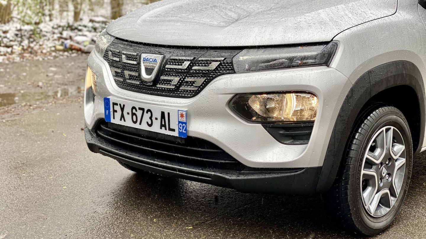 LED gibt es nur fürs Tagfahrlicht darunter liegen die Hauptscheinwerfer.