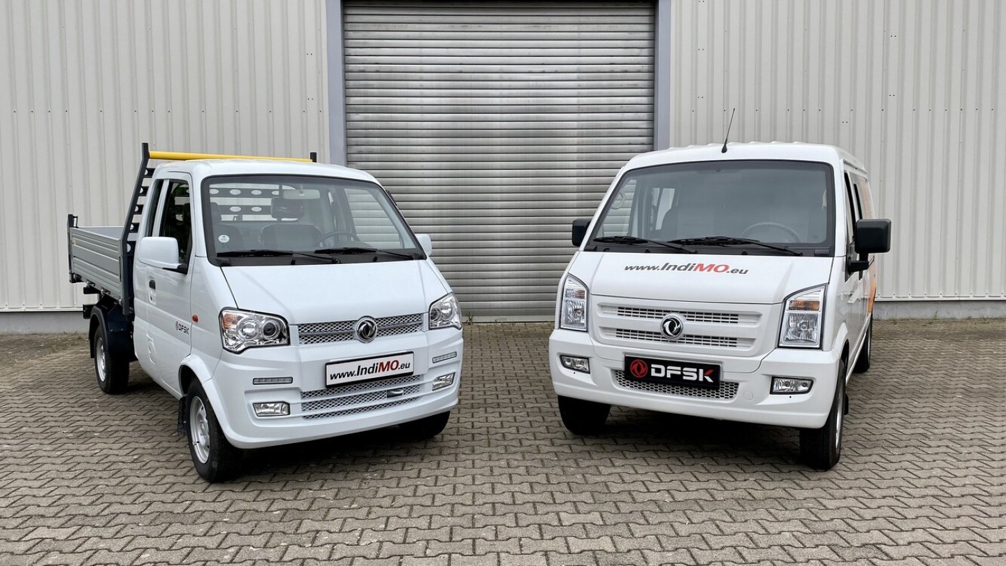 Der EC35 (rechts) ergänzt das Modellprogramm der DFSK Mini Trucks.