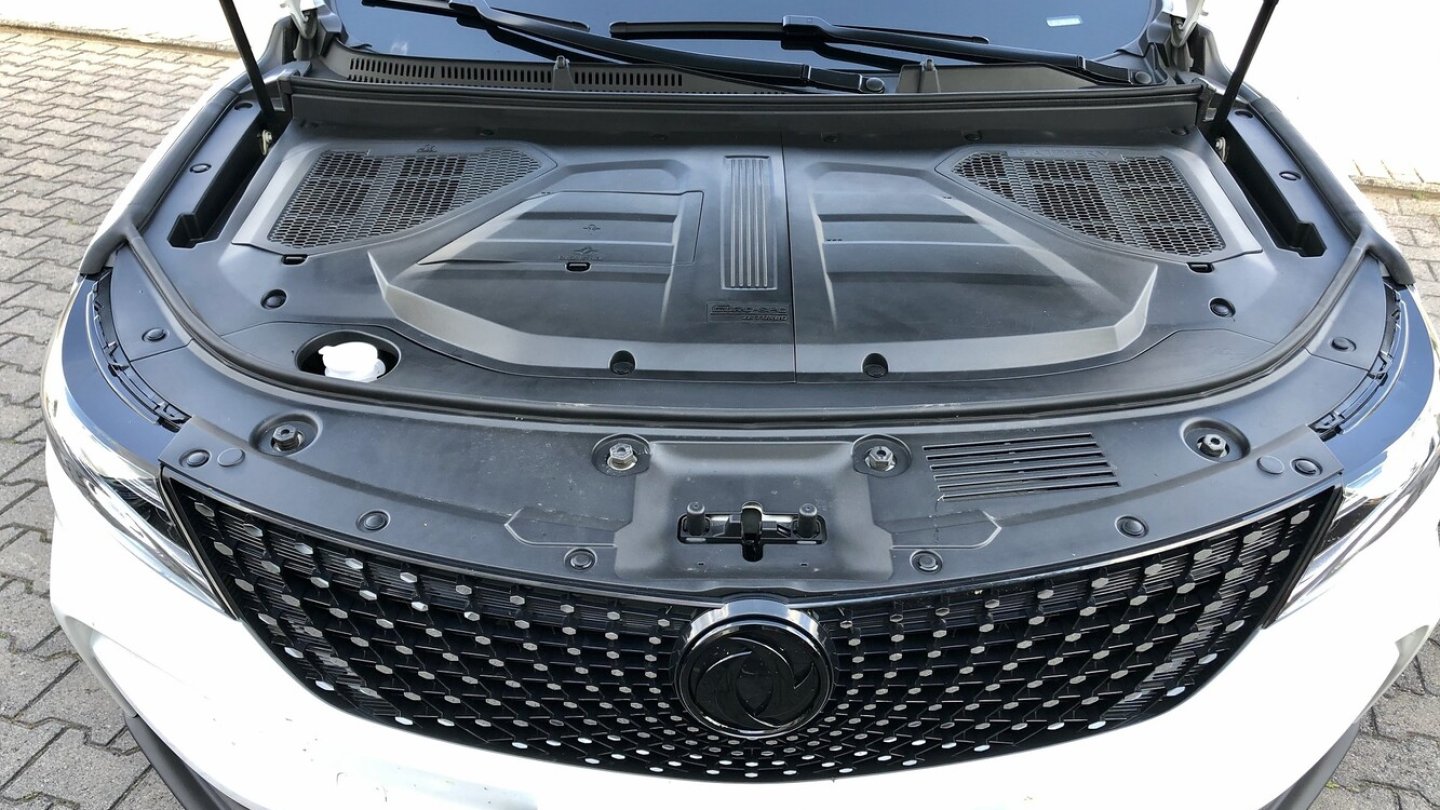 Der Benziner ist komplett verkleidet.