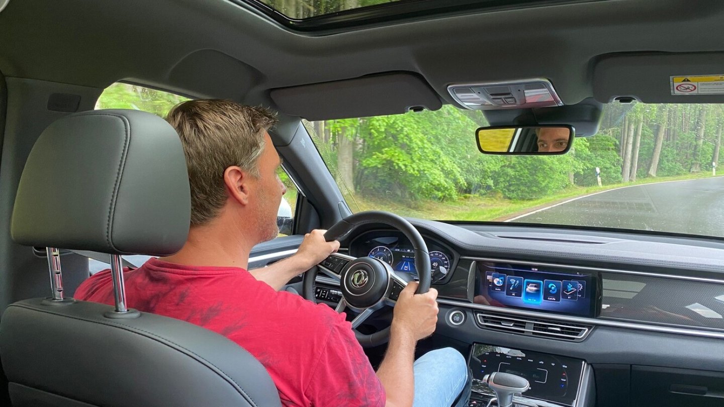 Antrieb und Fahrwerk wirken ausgewogen.