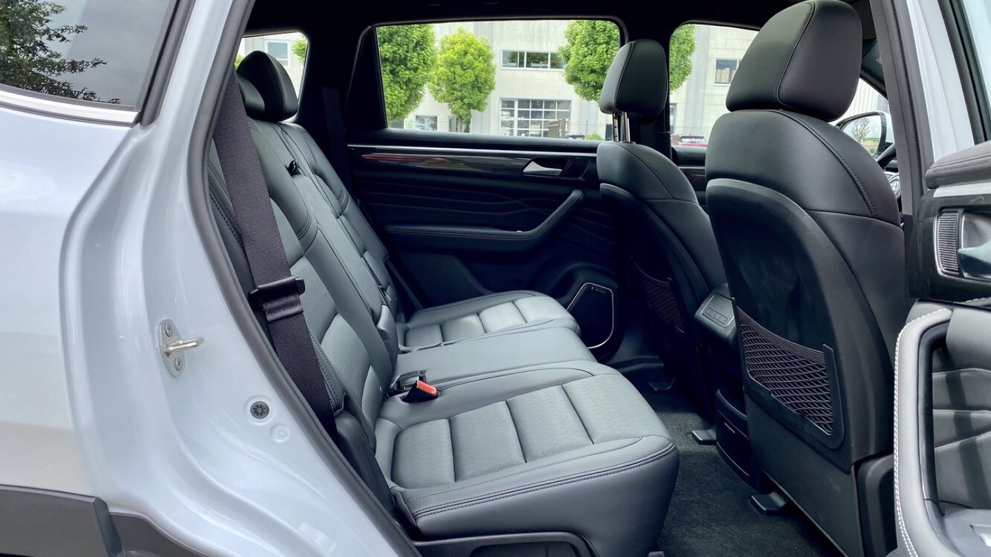 Vor allem in der zweite Reihe bietet der Chinese verschwenderisch viel Platz.