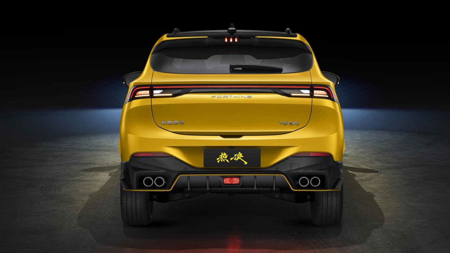 Die vier Endrohre tragen arg dick auf.