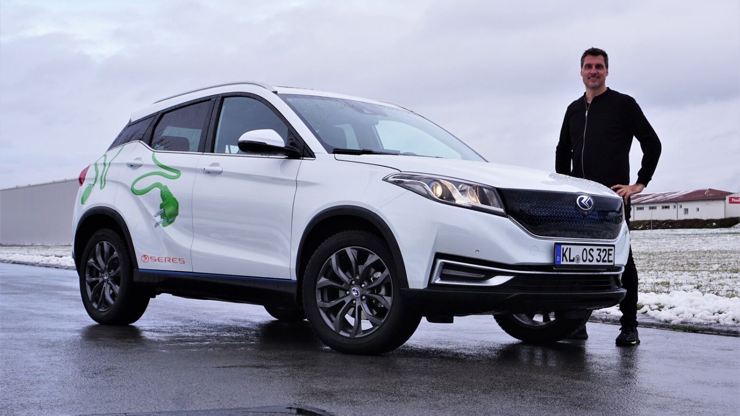 Der Seres 3 steht jetzt bei den Händlern in Deutschland.