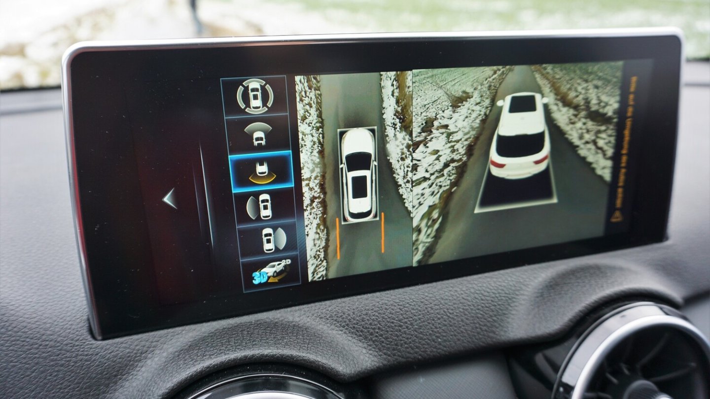 Kameras für eine 360-Grad-Rundumsicht sind beim Luxury-Modell serienmäßig.