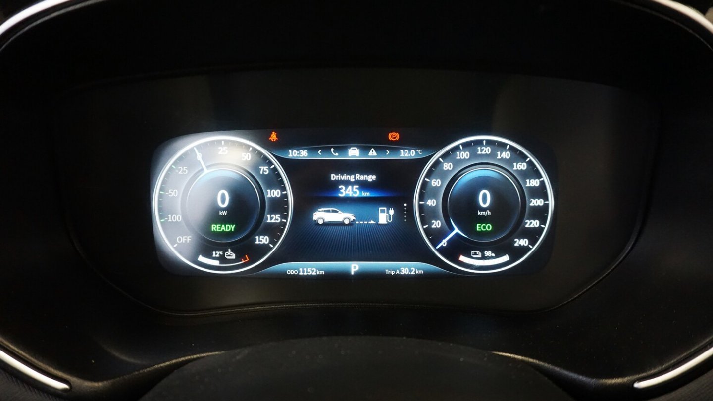 Bei voller Batterie erwartet der Bordcomputer eine Reichweite von 345 Kilometern.