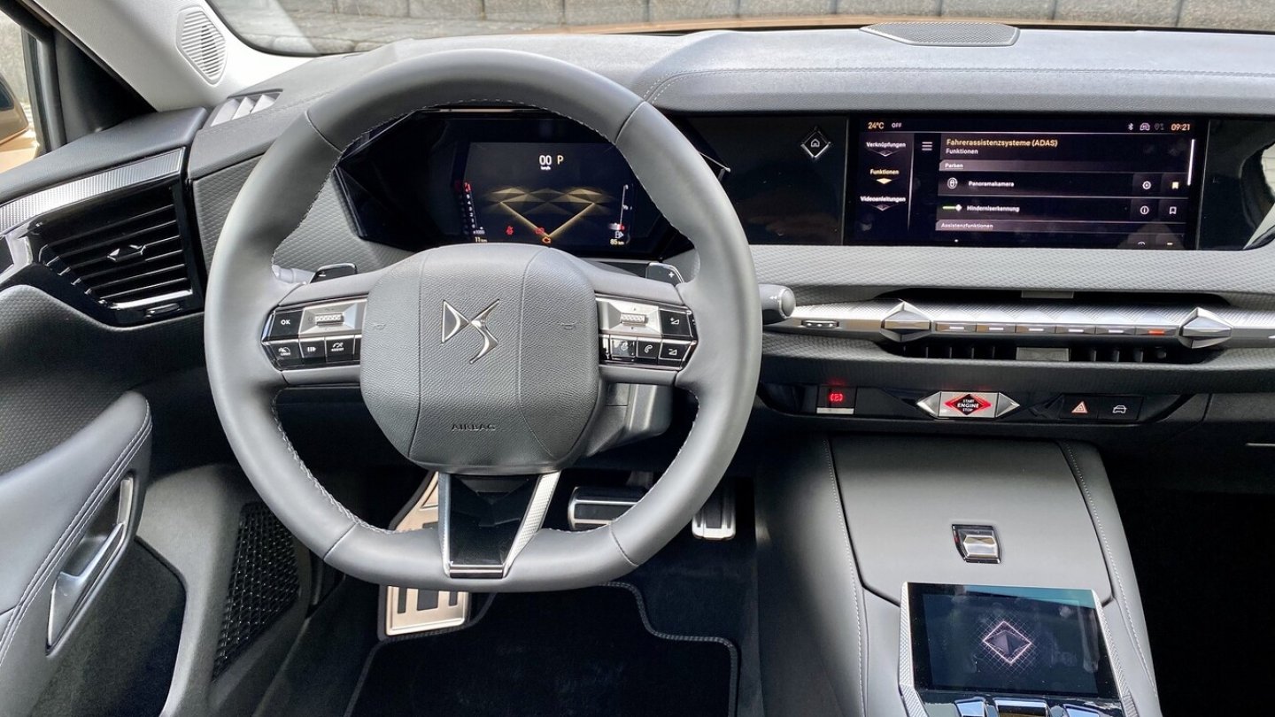 Ein Head-up Display ist in den höheren Ausstattungslinien serienmäßig.