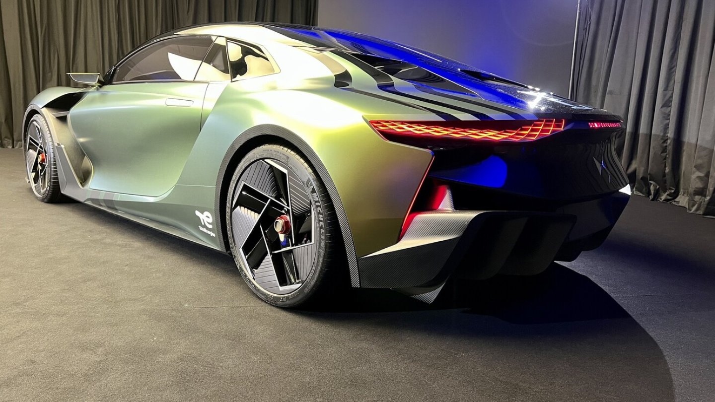 Die Rücklichter tragen das DS-typische Rautenmuster.