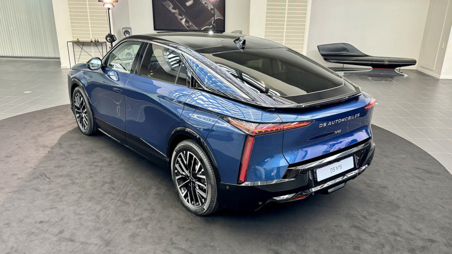 Mit großem Akku und Frontantrieb soll die Norm-Reichweite bei 750 Kilometern liegen.