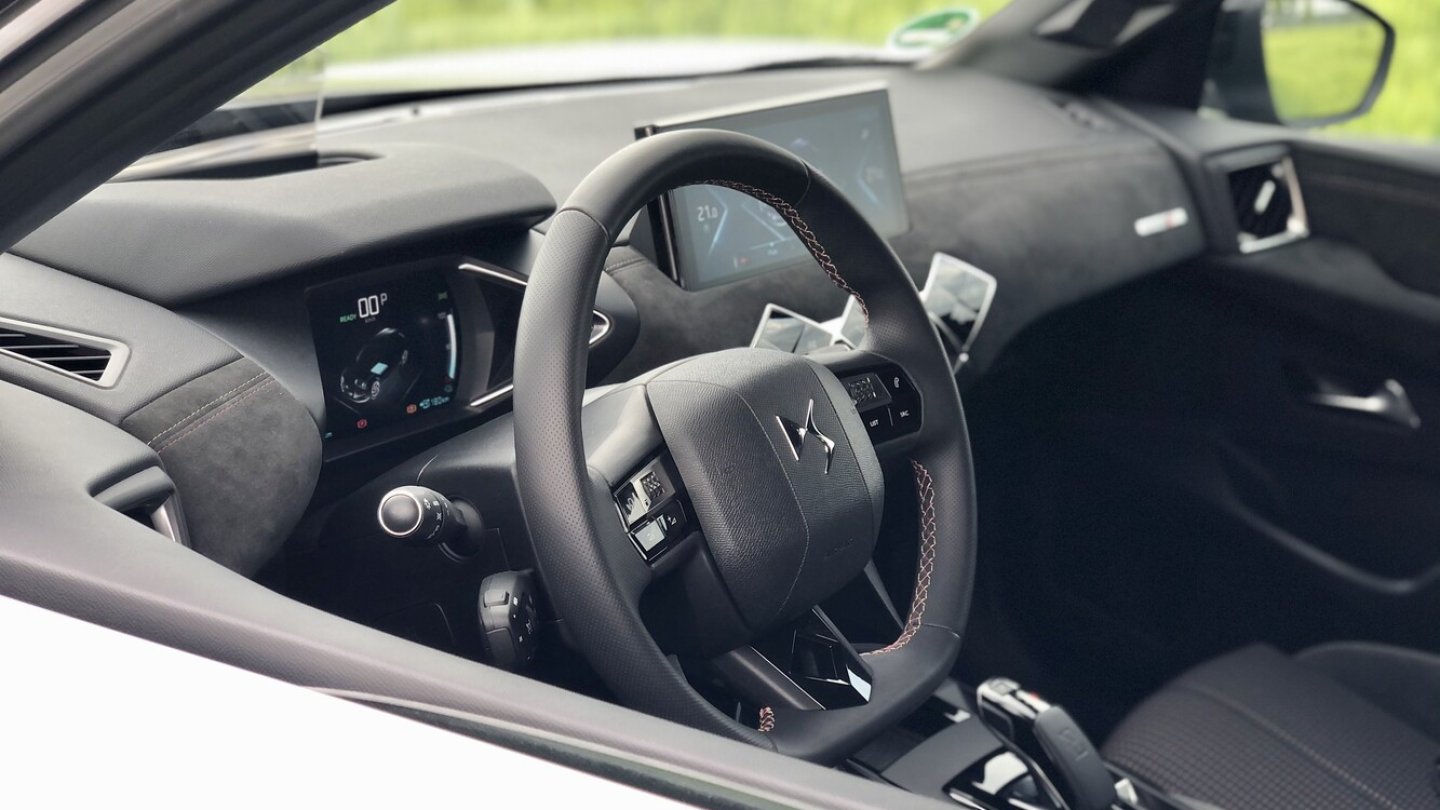 Blick ins Cockpit des DS3 Crossback E-Tense.