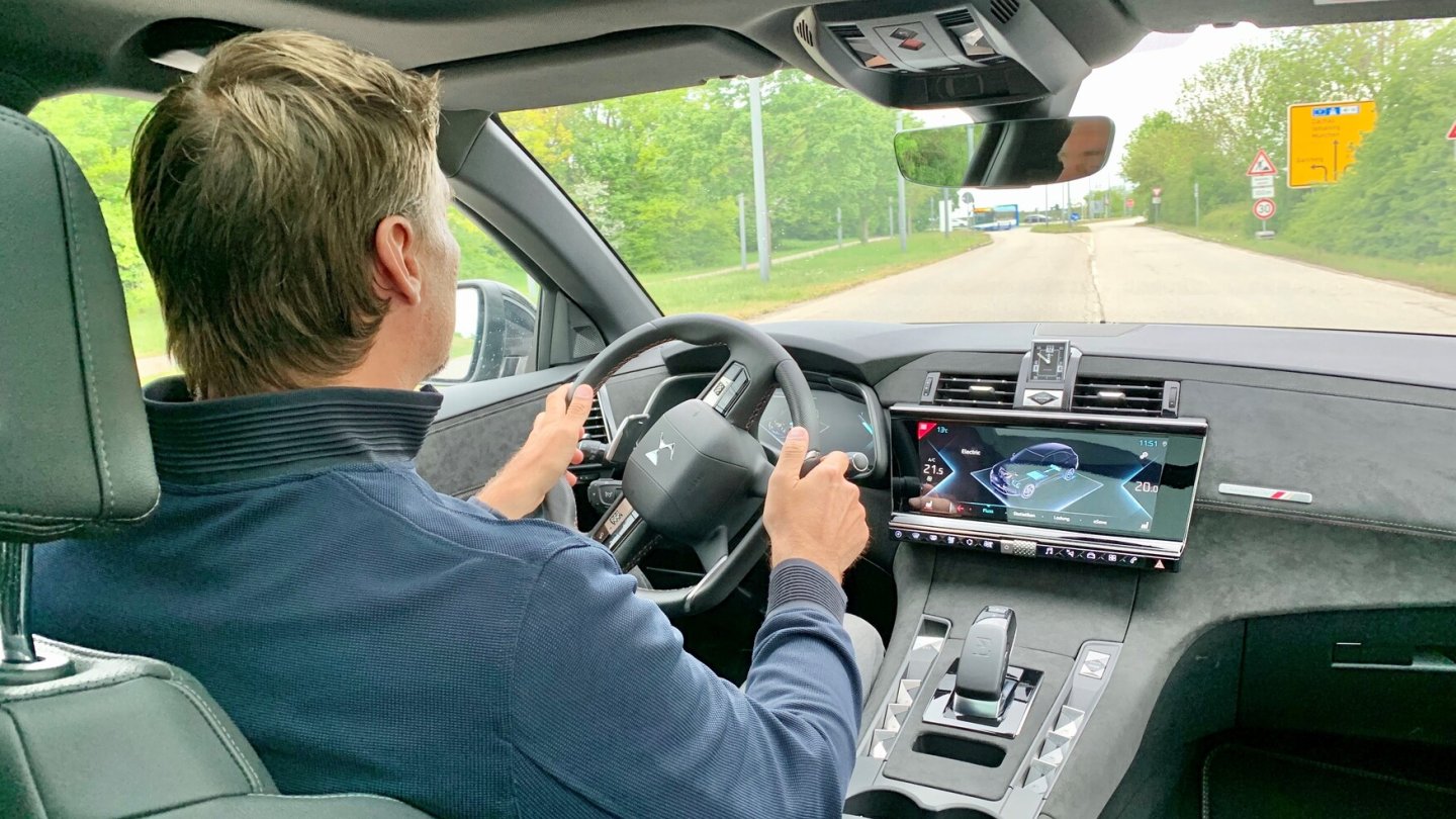 Der Auto fährt gerne DS7 Crossback. Bald auch wieder zum Frisör.