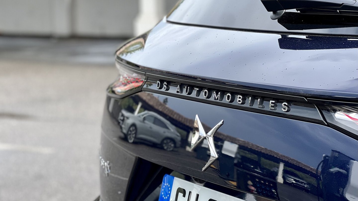 Erstmals zeigt sich der Markenname ausgeschrieben am Heck.