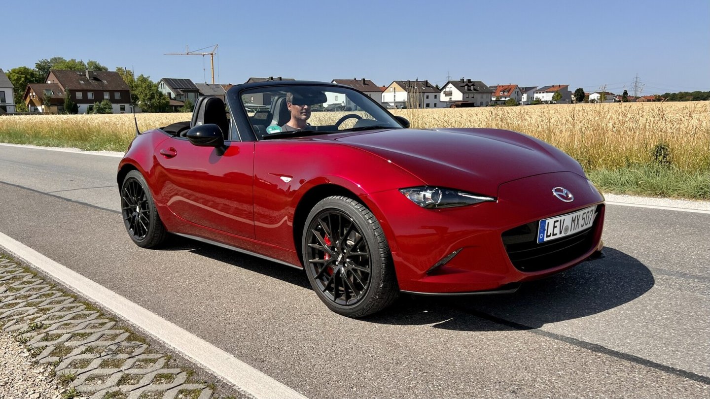 Mit großem, schweren Akku könnte ein kompakter Roadster wie der Mazda MX-5 kaum realisiert werden.