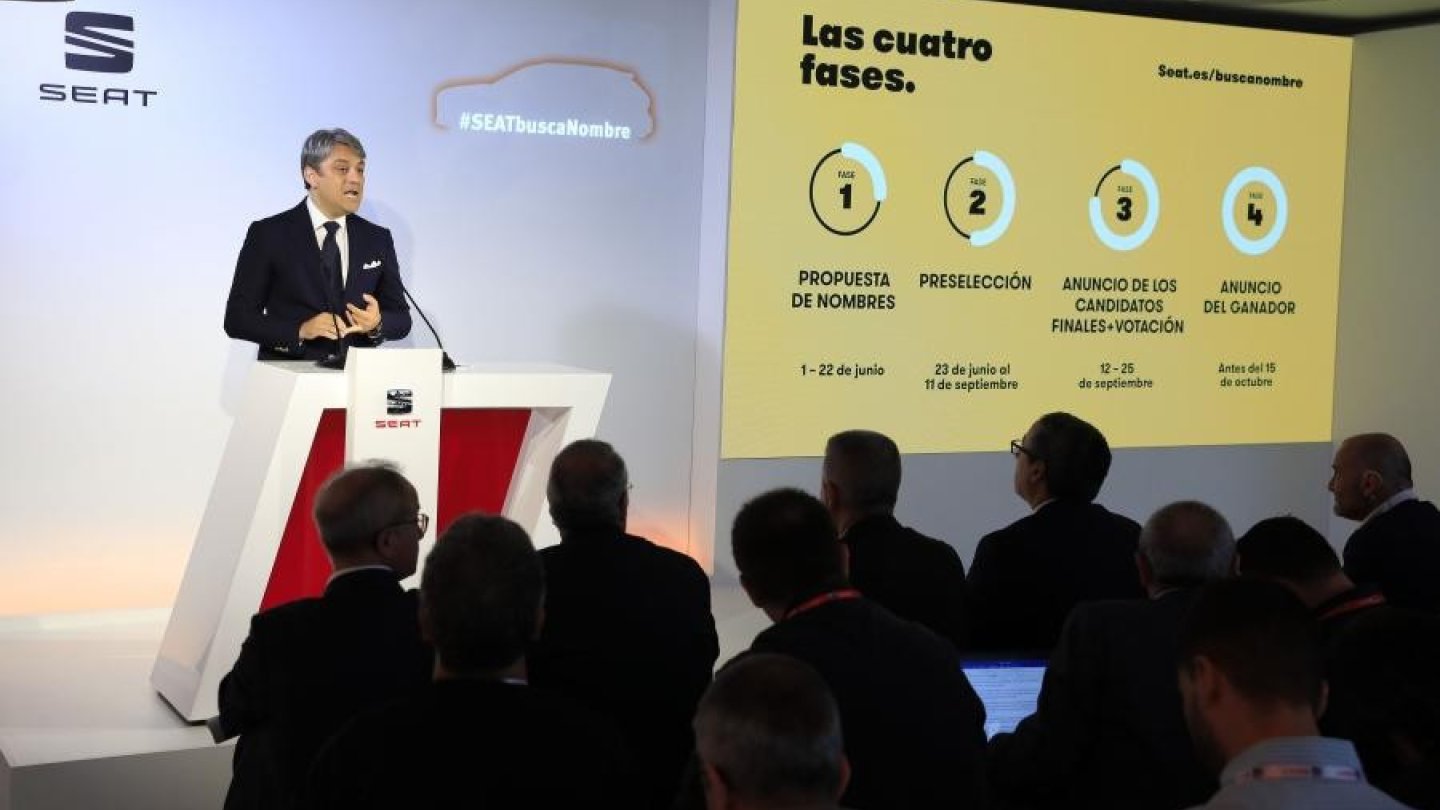 Seat-Chef Luca de Meo am Rednerpult.