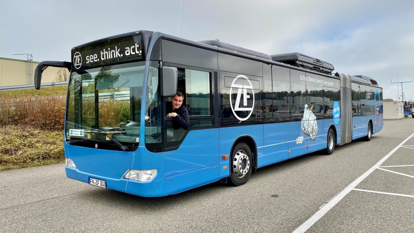 Elektrischer Gelenkbus