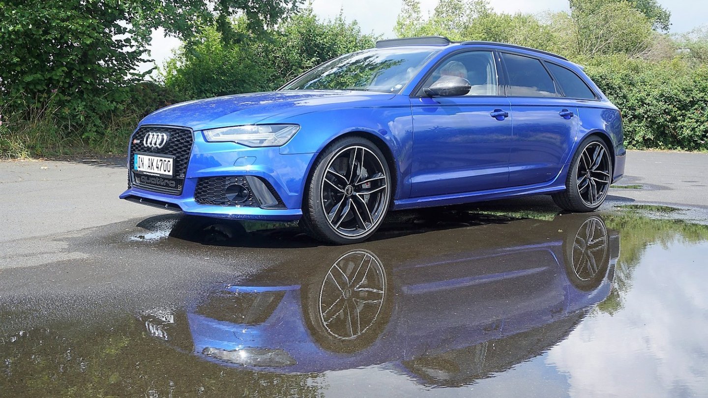 Er kann viel, aber nicht alles - das eigene Spiegelbild konnten wir trotz Launch Control nicht überholen.