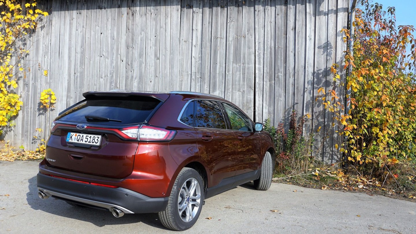 Ein schräger Heckabschluss lässt den Edge gedrungen wirken.