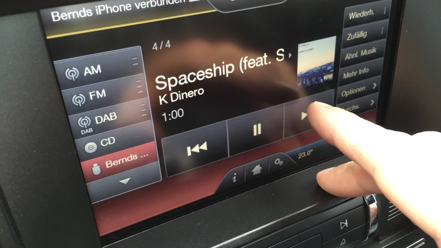 Zum Wieder-runter-kommen: Ich zeige so etwas anständiges wie den typischen Ford-Touchscreen.