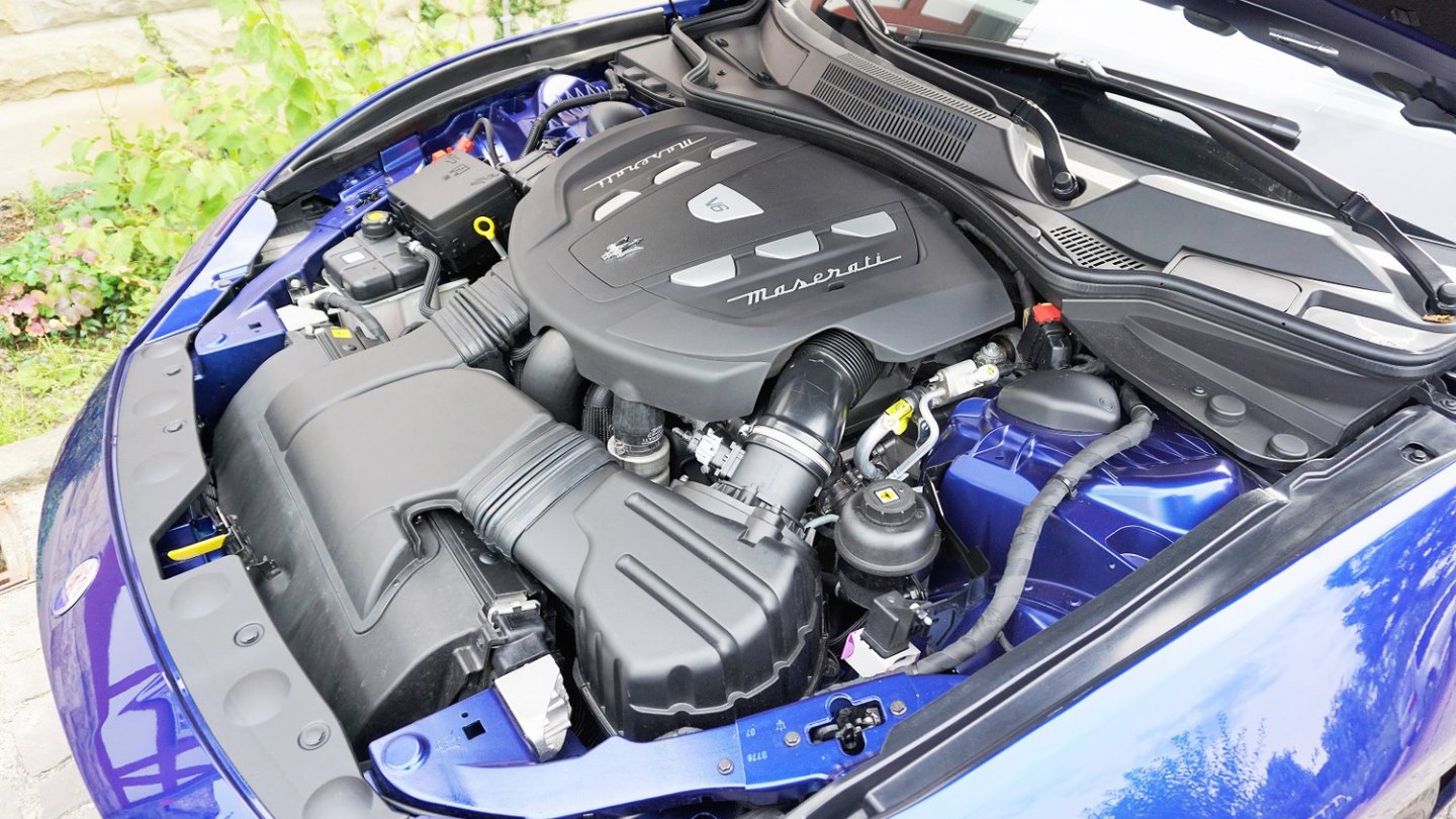 275 PS stemmt der Dreiliter-Diesel. In Italien gibt es zudem eine gedrosselte 250 PS-Version.