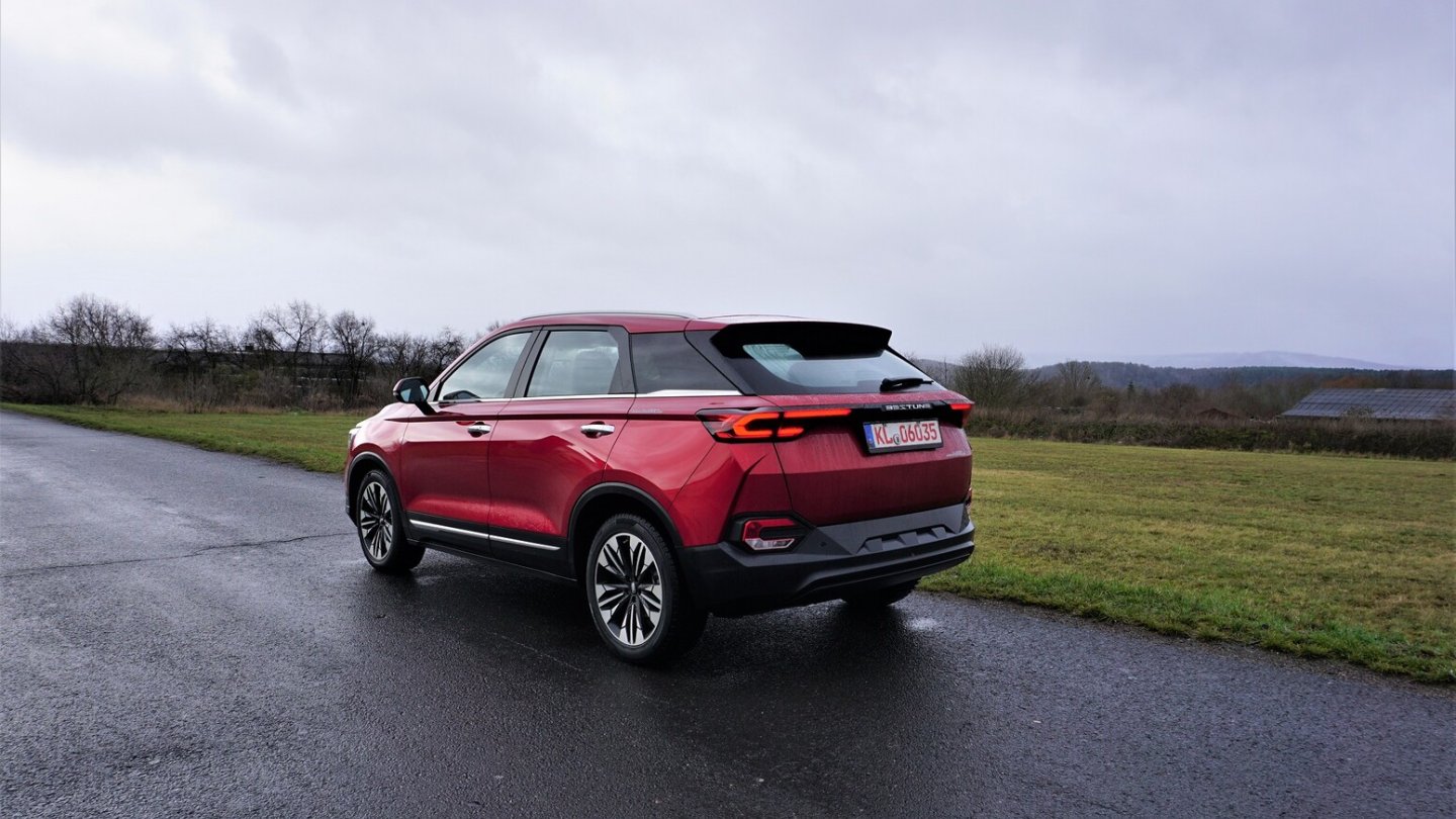 Eine Anhängerkupplung wird es optional geben.