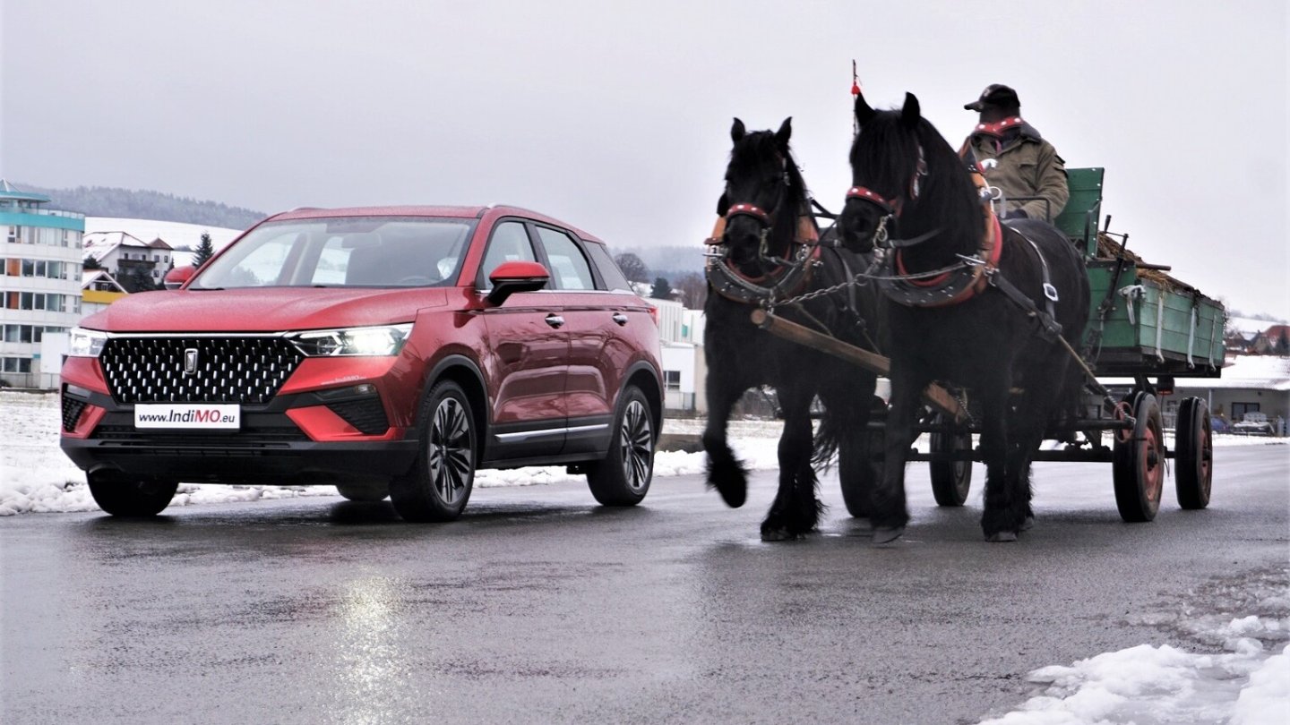 Der kopflose Kutscher als Party-Crasher beim Foto-Shooting.