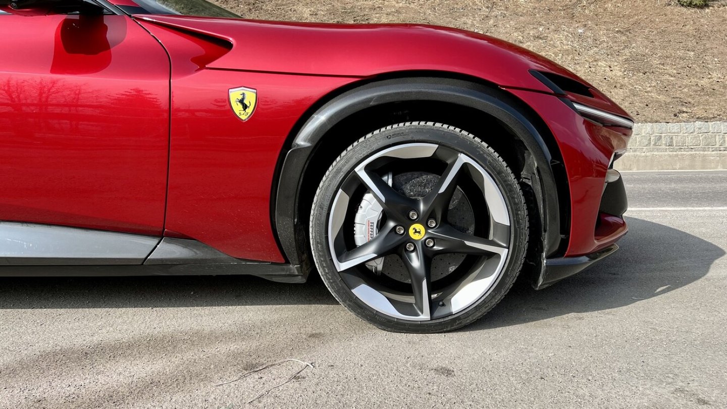 Für die Bremssättel der Karbon-Anlage kann man verschiedene Farben optionieren.