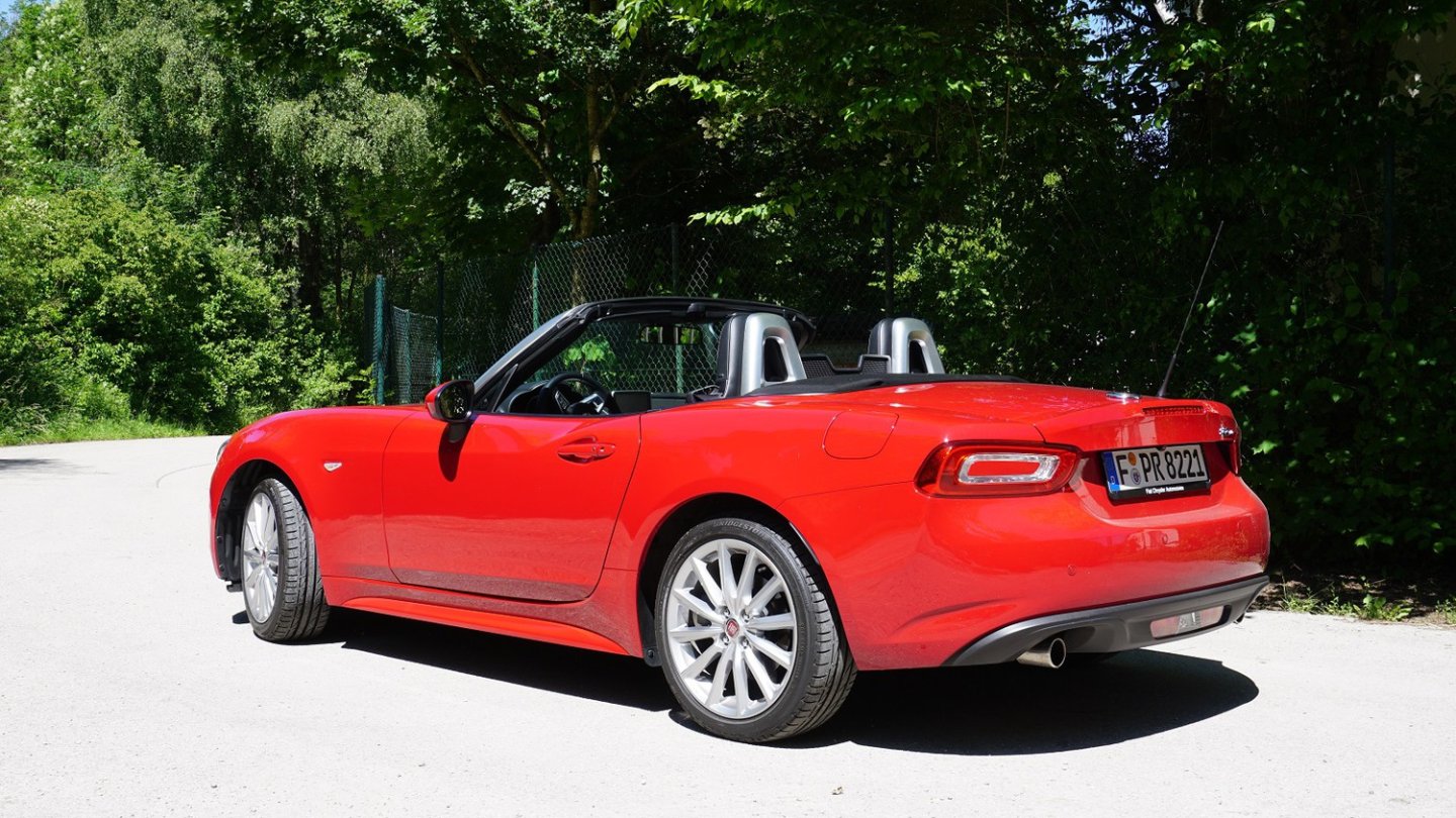 Das Lusso-Modell erkennt man u.a. an den silbernen Überrollbügeln.