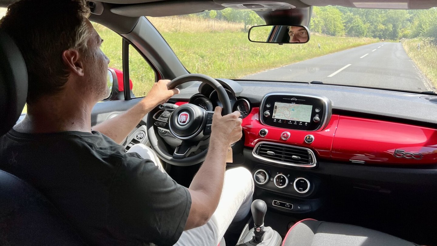 Der Fiat 500X überzeugt mit seinem Design, weniger mit Fahrkomfort und Antriebsharmonie.