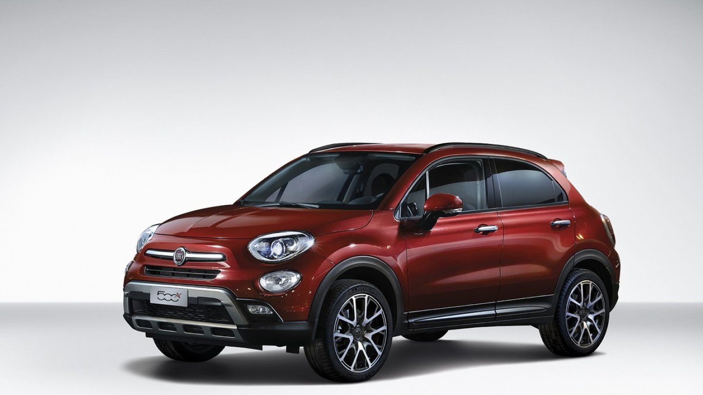 Die Cross- und Cross Plug-Modelle treten offroadiger auf.