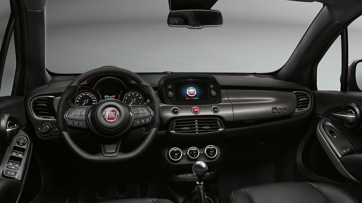 Das Cockpit im Fiat 500X Sport.