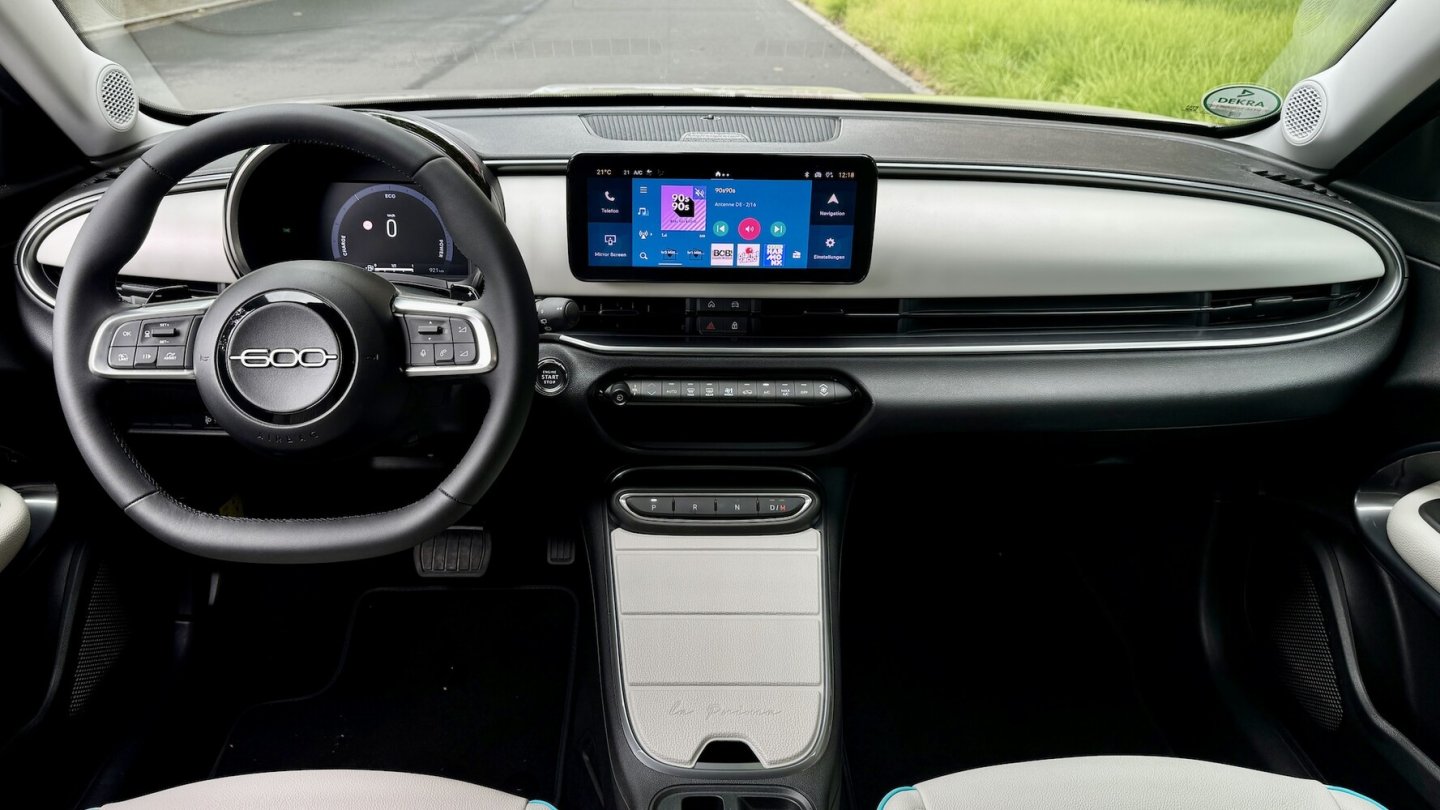 Viele Konzern-Gleichteile im Cockpit. Der Armaturenträger zeigt typsches Fiat-Design.