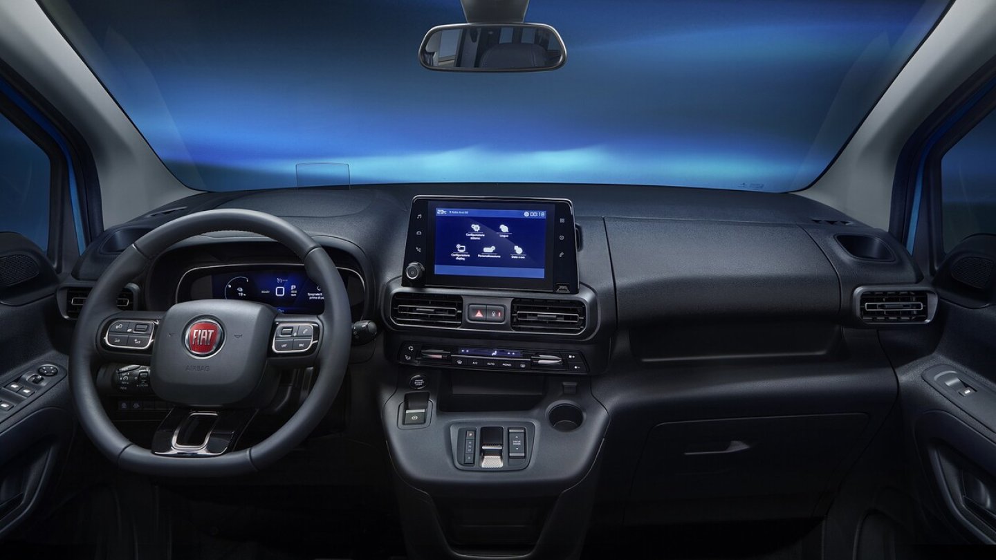 Das Cockpit des neuen e-Doblò.