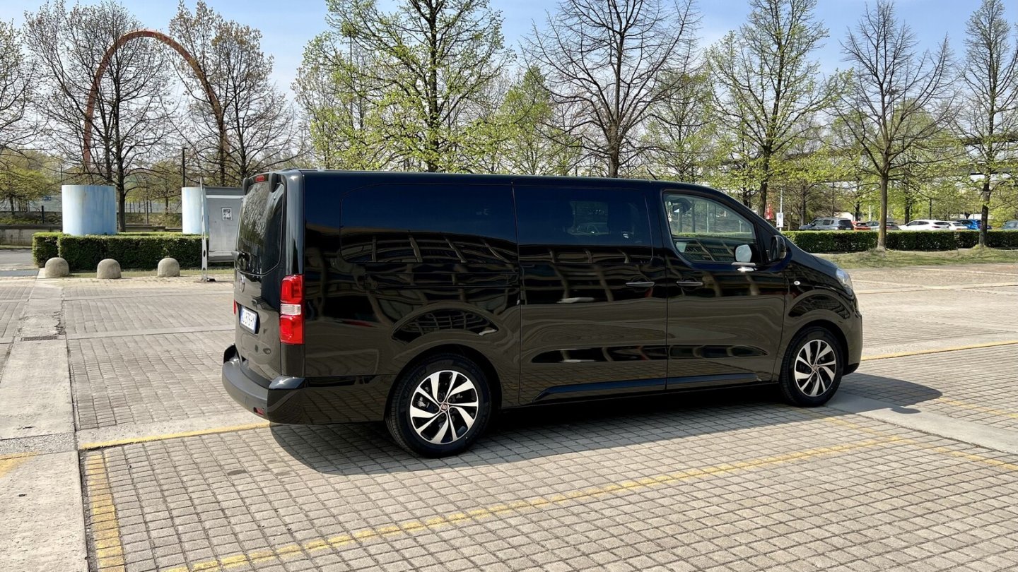 Die längere Karosserie kostet 1.000 Euro Aufpreis.