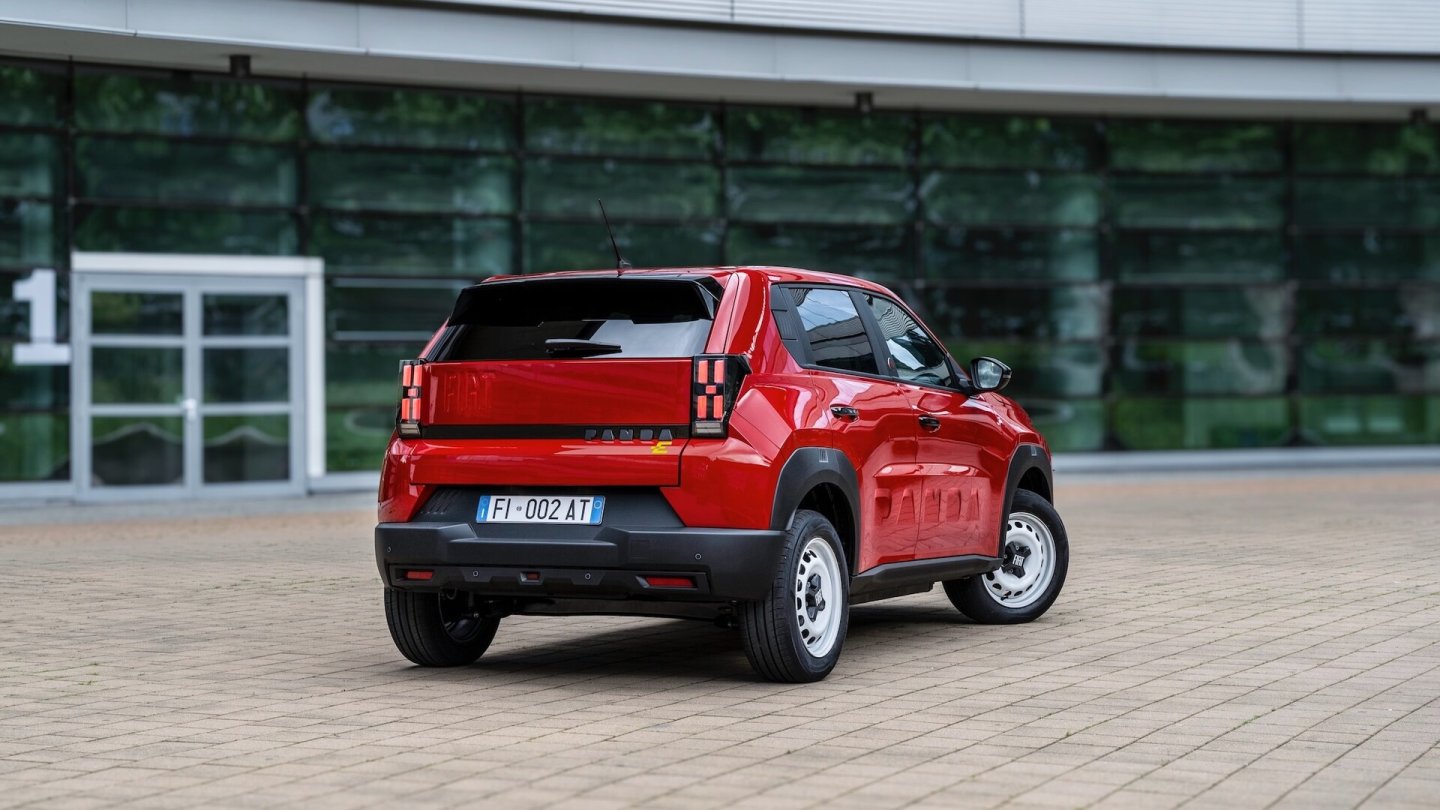 Die Basismodelle des Fiat Grande Panda rollen auf Stahlfelgen.