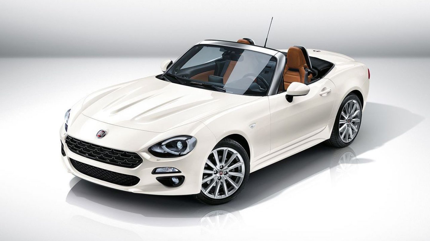 Zum Niederknien, nicht nur weil er so flach ist: Fiat 124 Spider.