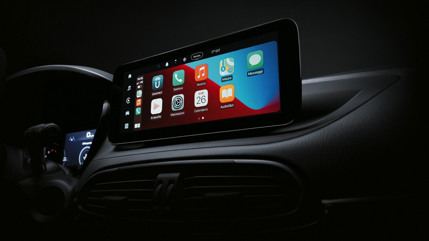 UConnect5 kommt mit einem 10,25 Zoll großen Touchscreen-Monitor.