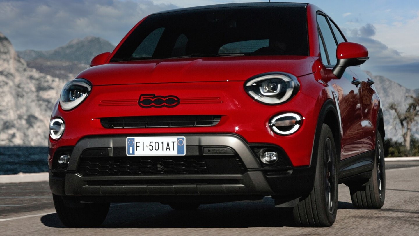 Der Fiat 500X trägt kein Markenlogo mehr an der Front.