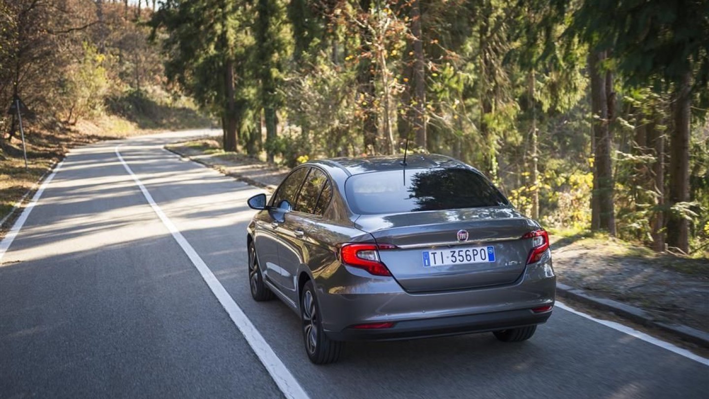 Den Stufenheck-Tipo kann man schon kaufen. Nur wird das bei uns kaum jemand tun.