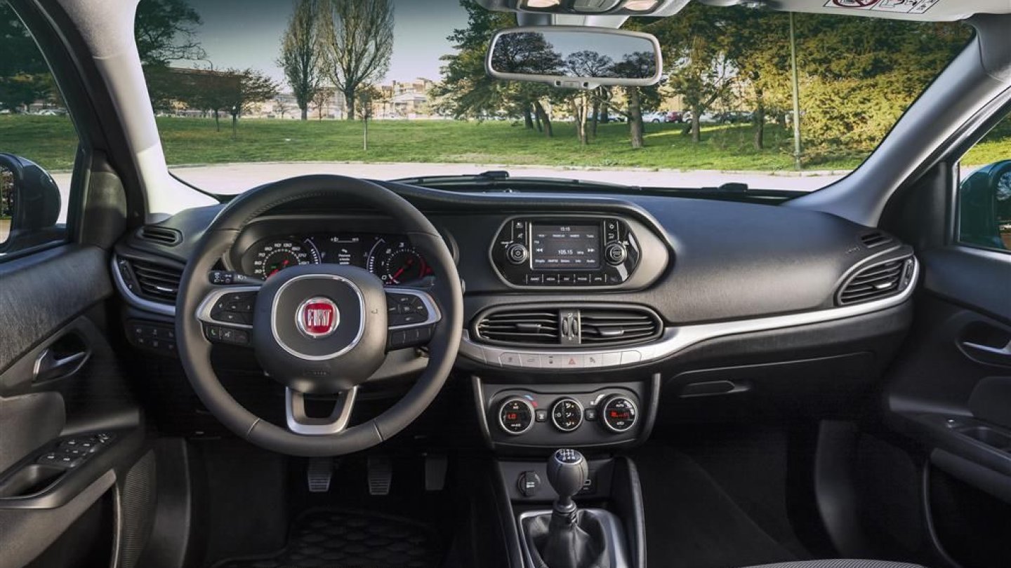 Der Innenraum wirkt etwas altbacken, aber es ist alles da was man braucht.