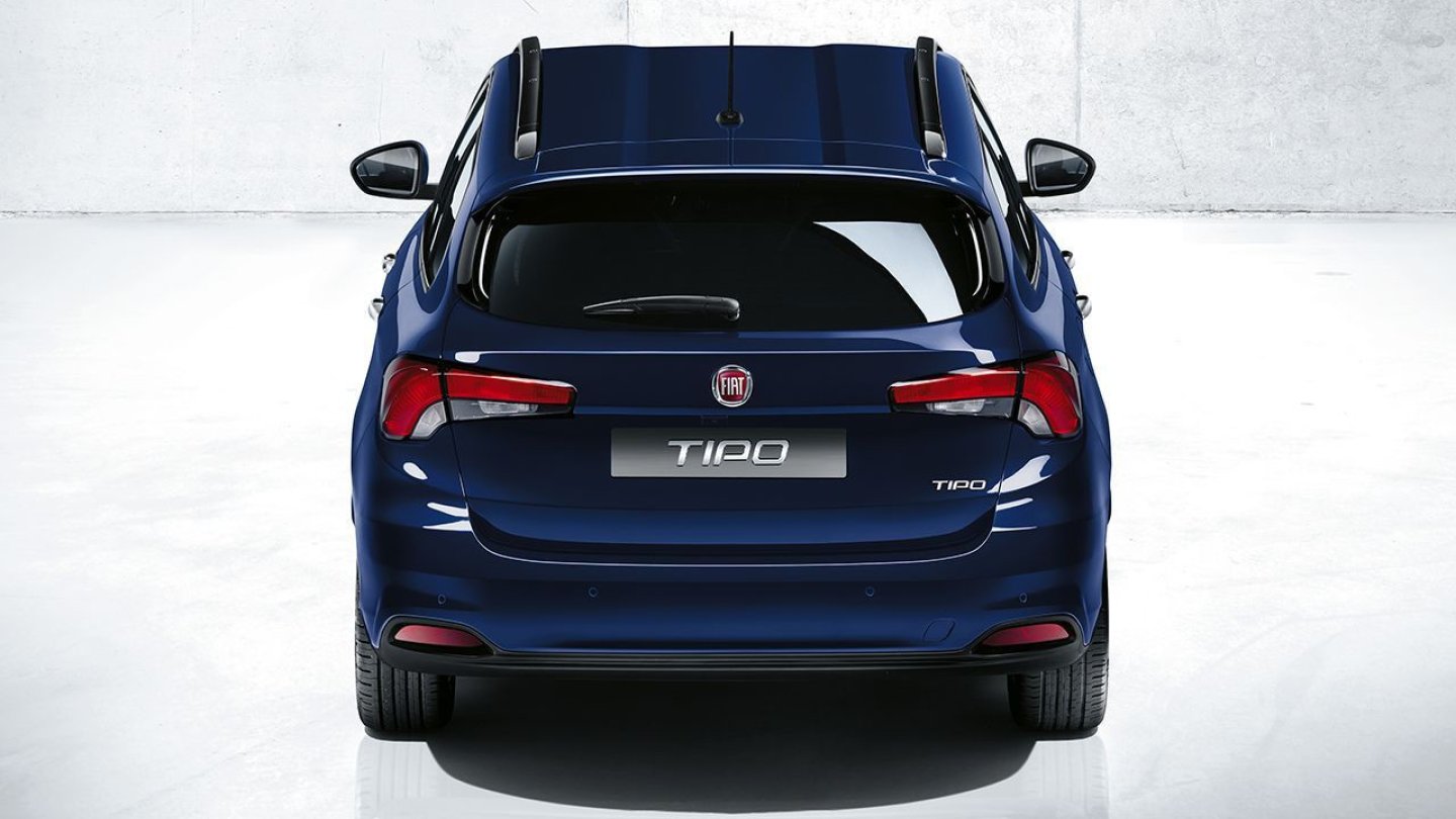 Auch der Kombi trägt den Bogen in den Heckleuchten. Dahinter: 550 Liter Laderaum.