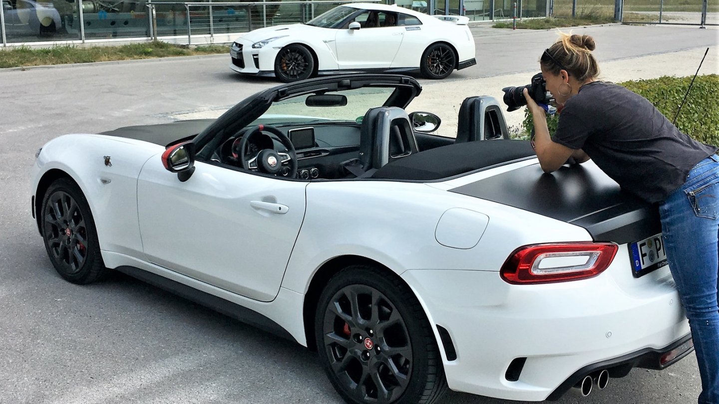 Der Abarth 124 Spider bei einem Fotoshooting für AUTONOTIZEN.
