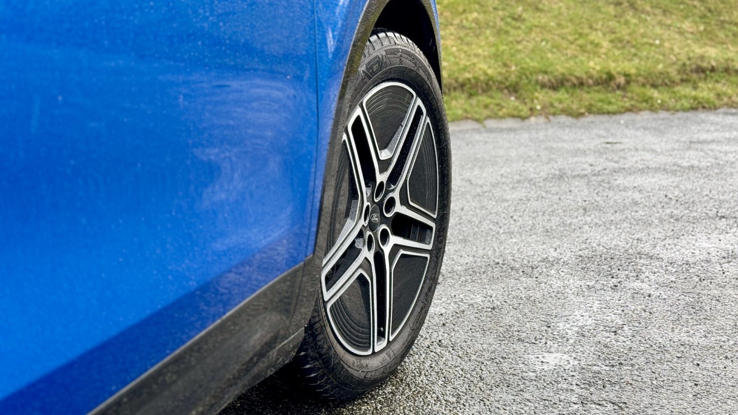 Wie von Ford gewohnt: Die Fahrwerksabstimmung ist gelungen. Die DCC-Option gibt es beim Capri nicht.