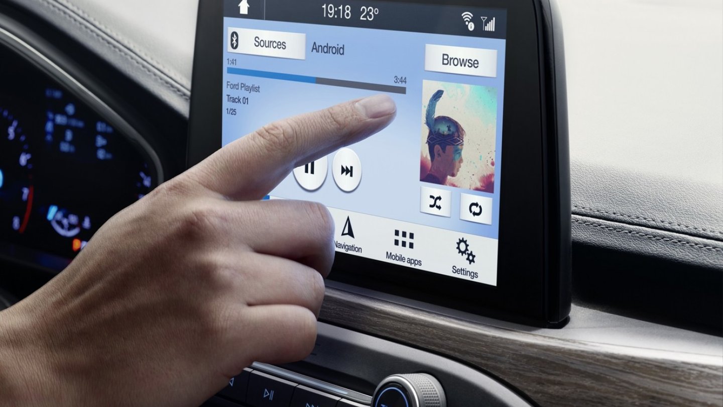 Mit dem großen Touchscreen konnte der Innenraum aufgeräumt werden.